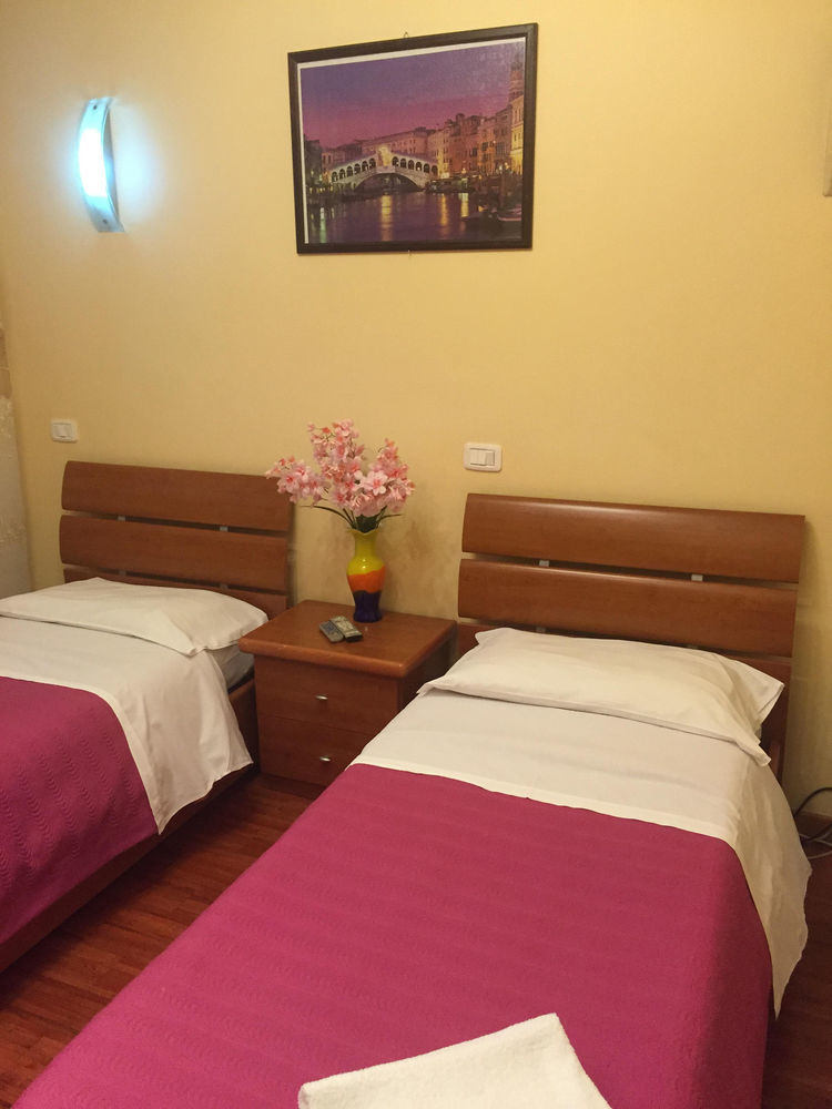 רומא Zhihua Guest House מראה חיצוני תמונה